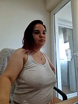 Snapshot of Ella_minnie chatting on June 9, 2026, 6:14 am Ella minnie online show from June 9, 2026, 6:14 am