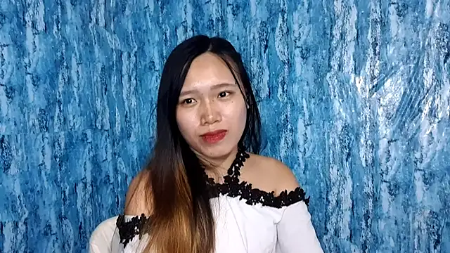 Snapshot of ZenaWojdak chatting on June 11, 2026, 12:13 pm ZenaWojdak online show from June 11, 2026, 12:13 pm