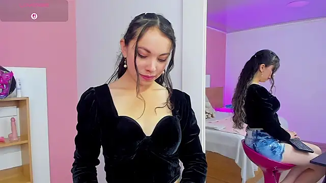 Snapshot of AshleyBenoitt chatting on June 12, 2026, 1:20 pm AshleyBenoitt online show from June 12, 2026, 1:20 pm