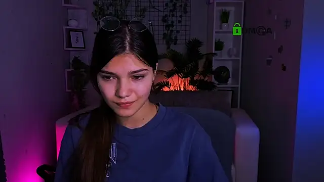 Snapshot of kiaraa_belle chatting on June 19, 2026, 10:21 am kiaraa belle online show from June 19, 2026, 10:21 am
