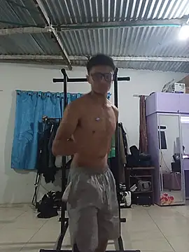 Snapshot of Davitfitnosuke chatting on July 8, 2026, 12:46 am Davitfitnosuke online show from July 8, 2026, 12:46 am