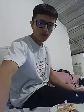 Snapshot of Davitfitnosuke chatting on June 13, 2026, 3:15 am Davitfitnosuke online show from June 13, 2026, 3:15 am