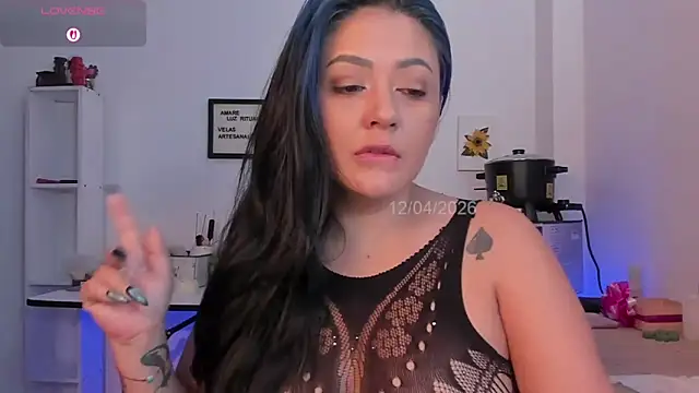 LauraToro  online show from April 12, 2026, 8:28 am