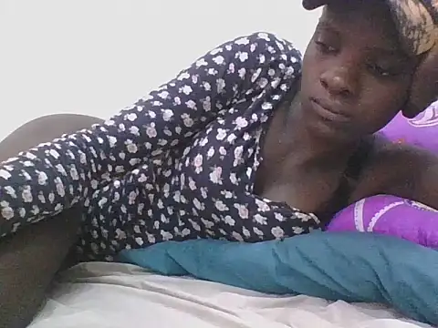 Snapshot of ebonypetite2 chatting on July 10, 2026, 4:34 am ebonypetite2 online show from July 10, 2026, 4:34 am