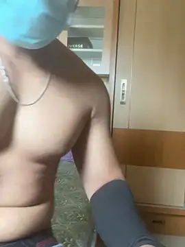 Snapshot of muscularZoro chatting on August 7, 2026, 9:48 am muscularZoro online show from August 7, 2026, 9:48 am