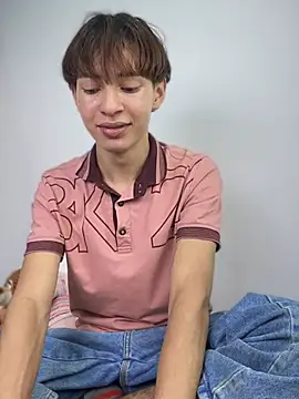 Snapshot of Ely_king chatting on June 16, 2026, 7:03 pm Ely king online show from June 16, 2026, 7:03 pm