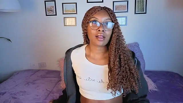 Victoria-Jacksonn online show from July 1, 2026, 11:49 pm
