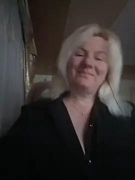 VikaRaine555 online show from June 18, 2026, 8:14 pm