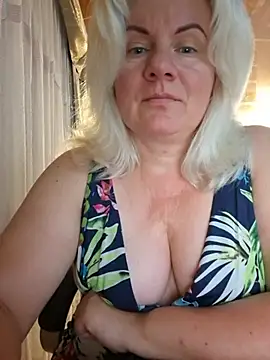 VikaRaine555 online show from July 25, 2026, 10:16 pm