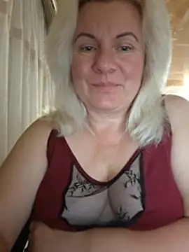 VikaRaine555 online show from July 28, 2026, 8:23 pm