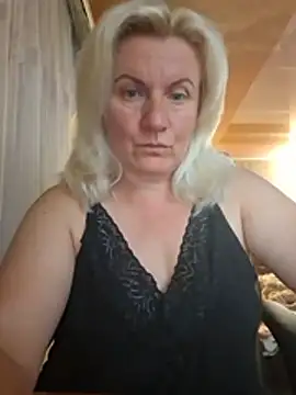 VikaRaine555 online show from July 26, 2026, 9:21 pm