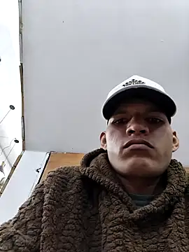 Snapshot of Juniorluzardo chatting on June 10, 2026, 8:10 pm Juniorluzardo online show from June 10, 2026, 8:10 pm