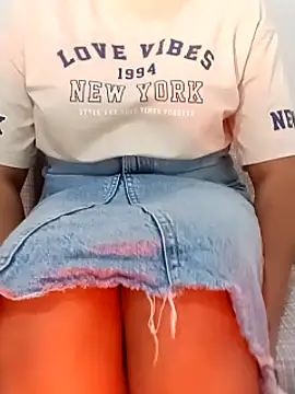 Snapshot of officequeen chatting on July 16, 2026, 5:15 am officequeen online show from July 16, 2026, 5:15 am