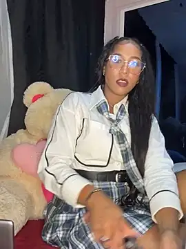 SaraJennerr online show from June 16, 2026, 5:40 am