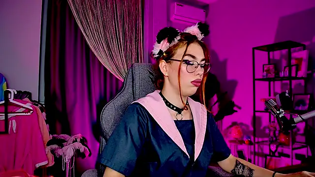 SeraphineDuskryn online show from August 3, 2026, 8:04 pm