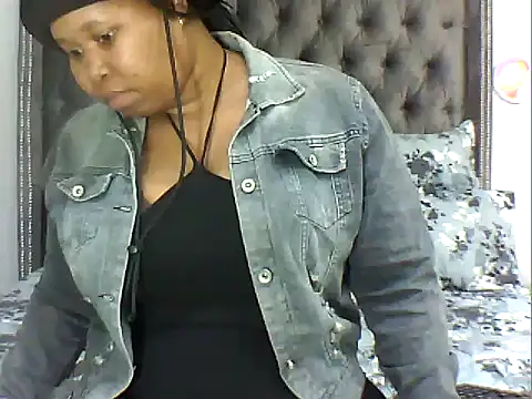 Snapshot of CurvyAssXxX21 chatting on June 10, 2026, 4:08 pm CurvyAssXxX21 online show from June 10, 2026, 4:08 pm