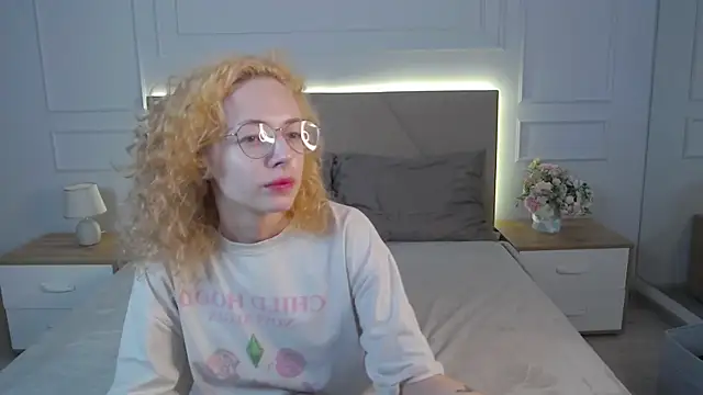 Snapshot of MiaVelmont chatting on July 12, 2026, 11:00 am MiaVelmont online show from July 12, 2026, 11:00 am