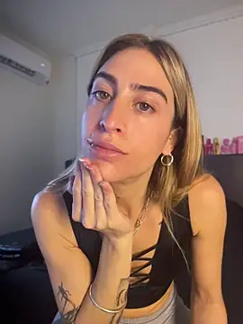 Snapshot of NicoleWilder chatting on July 18, 2026, 12:58 pm NicoleWilder online show from July 18, 2026, 12:58 pm