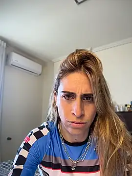 Snapshot of NicoleWilder chatting on June 25, 2026, 1:38 pm NicoleWilder online show from June 25, 2026, 1:38 pm