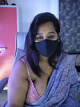 Snapshot of beauty_lisa- chatting on July 9, 2026, 1:32 pm beauty lisa- online show from July 9, 2026, 1:32 pm