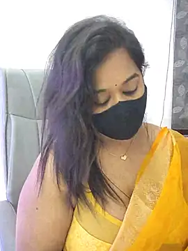 Snapshot of beauty_lisa- chatting on August 1, 2026, 2:15 pm beauty lisa- online show from August 1, 2026, 2:15 pm