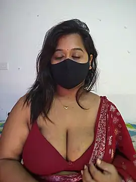 Snapshot of beauty_lisa- chatting on July 12, 2026, 1:45 pm beauty lisa- online show from July 12, 2026, 1:45 pm