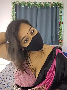 Snapshot of beauty_lisa- chatting on July 6, 2026, 7:37 am beauty lisa- online show from July 6, 2026, 7:37 am
