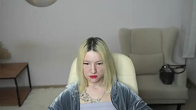 RobynMaryott online show from June 16, 2026, 9:42 am