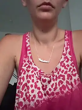 Snapshot of EmmaBrooks3 chatting on June 15, 2026, 2:34 am EmmaBrooks3 online show from June 15, 2026, 2:34 am