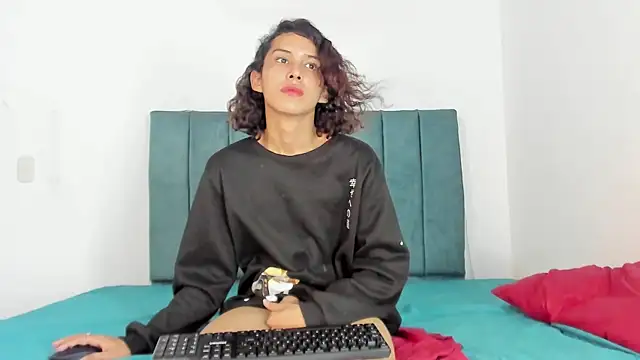 dakotadolly online show from July 14, 2026, 2:05 am