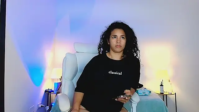 Snapshot of Isabella_Sophia19 chatting on June 19, 2026, 10:47 pm Isabella Sophia19 online show from June 19, 2026, 10:47 pm
