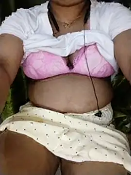 Snapshot of Khosi_Moni chatting on July 5, 2026, 8:26 pm Khosi Moni online show from July 5, 2026, 8:26 pm