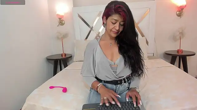 Snapshot of Sky_Collins_ chatting on July 15, 2026, 8:05 pm Sky Collins online show from July 15, 2026, 8:05 pm