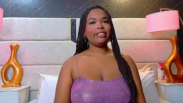 Snapshot of EbonyHenner chatting on June 19, 2026, 12:00 pm EbonyHenner online show from June 19, 2026, 12:00 pm