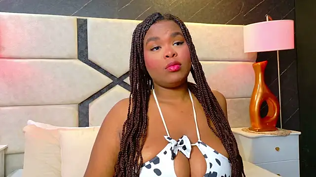 Snapshot of EbonyHenner chatting on July 10, 2026, 12:05 pm EbonyHenner online show from July 10, 2026, 12:05 pm