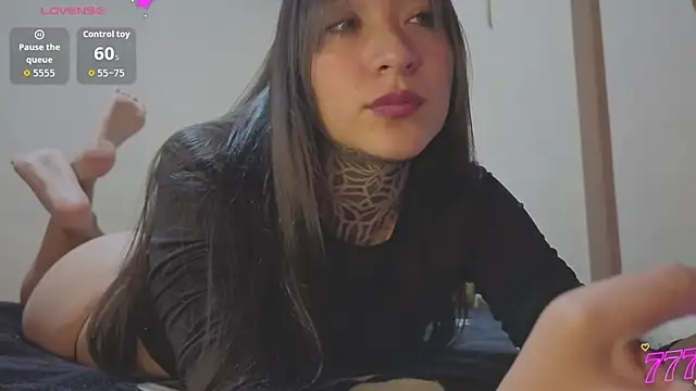 Snapshot of isasaenz_ chatting on July 14, 2026, 3:33 am isasaenz online show from July 14, 2026, 3:33 am