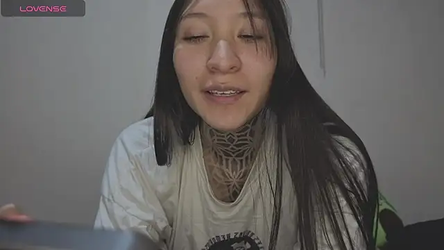 Snapshot of isasaenz_ chatting on August 2, 2026, 6:34 am isasaenz online show from August 2, 2026, 6:34 am