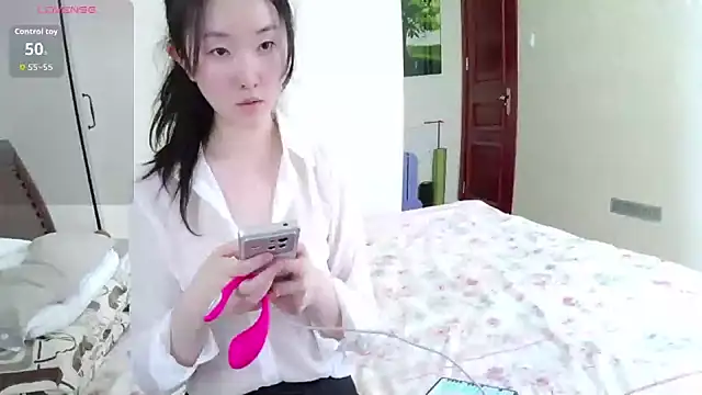 Snapshot of Daisy-B3 chatting on June 25, 2026, 6:18 am Daisy-B3 online show from June 25, 2026, 6:18 am