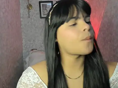 Snapshot of emily_rosue_ chatting on August 10, 2026, 1:01 am emily rosue online show from August 10, 2026, 1:01 am