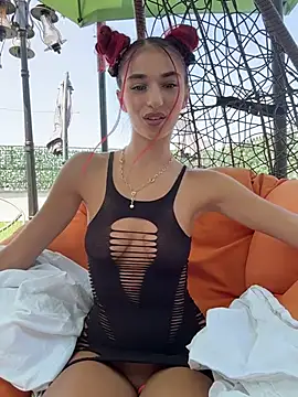 Snapshot of VixenRosse chatting on July 17, 2026, 9:06 am VixenRosse online show from July 17, 2026, 9:06 am
