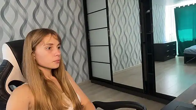 Snapshot of Miss_Luna_meow chatting on June 21, 2026, 7:14 am Miss Luna meow online show from June 21, 2026, 7:14 am