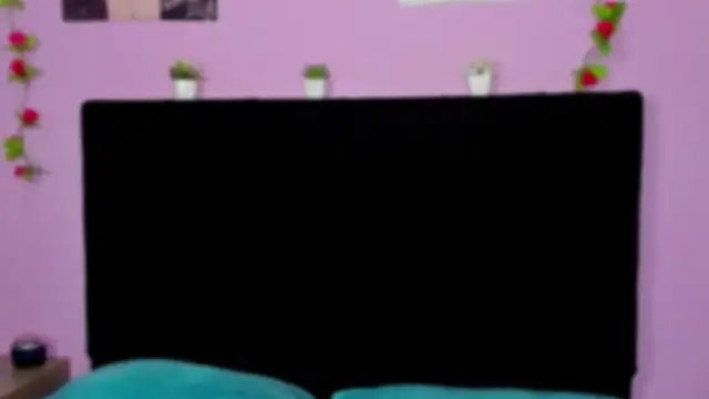 Snapshot of Makii_XOXO chatting on June 27, 2026, 11:44 pm Makii XOXO online show from June 27, 2026, 11:44 pm