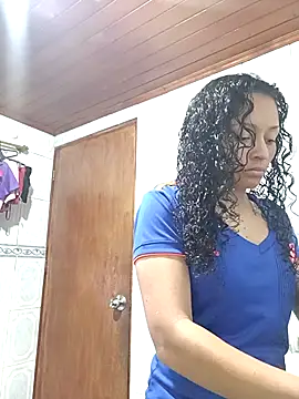 Snapshot of Estrella2001 chatting on June 27, 2026, 5:41 pm Estrella2001 online show from June 27, 2026, 5:41 pm