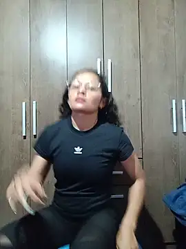 Snapshot of Estrella2001 chatting on July 10, 2026, 8:09 pm Estrella2001 online show from July 10, 2026, 8:09 pm