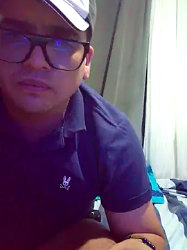 Snapshot of Alesandro0995 chatting on June 16, 2026, 9:20 am Alesandro0995 online show from June 16, 2026, 9:20 am