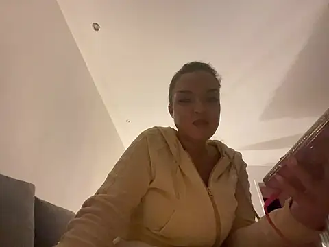 Snapshot of elina_amara_ chatting on July 22, 2026, 8:33 pm elina amara online show from July 22, 2026, 8:33 pm