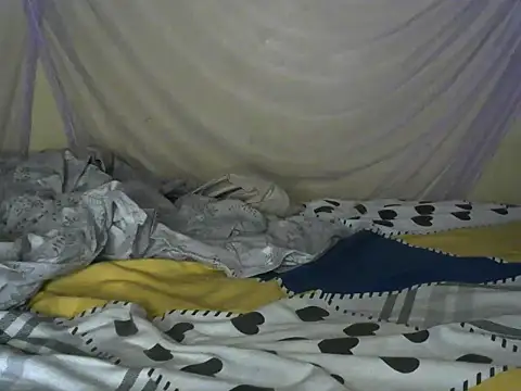 Snapshot of skinny_slutty chatting on June 18, 2026, 10:04 pm skinny slutty online show from June 18, 2026, 10:04 pm