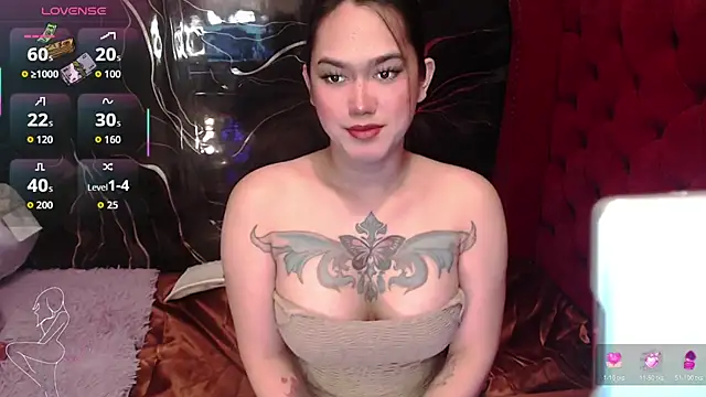 Snapshot of YourtsBella chatting on July 4, 2026, 8:35 pm YourtsBella online show from July 4, 2026, 8:35 pm