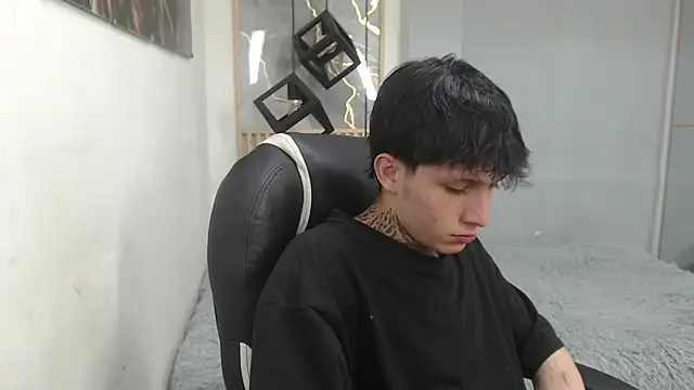 Snapshot of Cry_thereal chatting on August 5, 2026, 6:07 am Cry thereal online show from August 5, 2026, 6:07 am