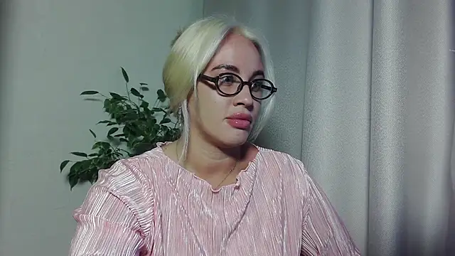 Snapshot of MariaTravel chatting on August 5, 2026, 4:34 pm MariaTravel online show from August 5, 2026, 4:34 pm